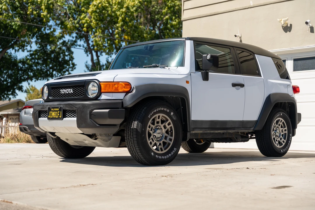 2010 Toyota FJ Cruiser - Image 3 of 31