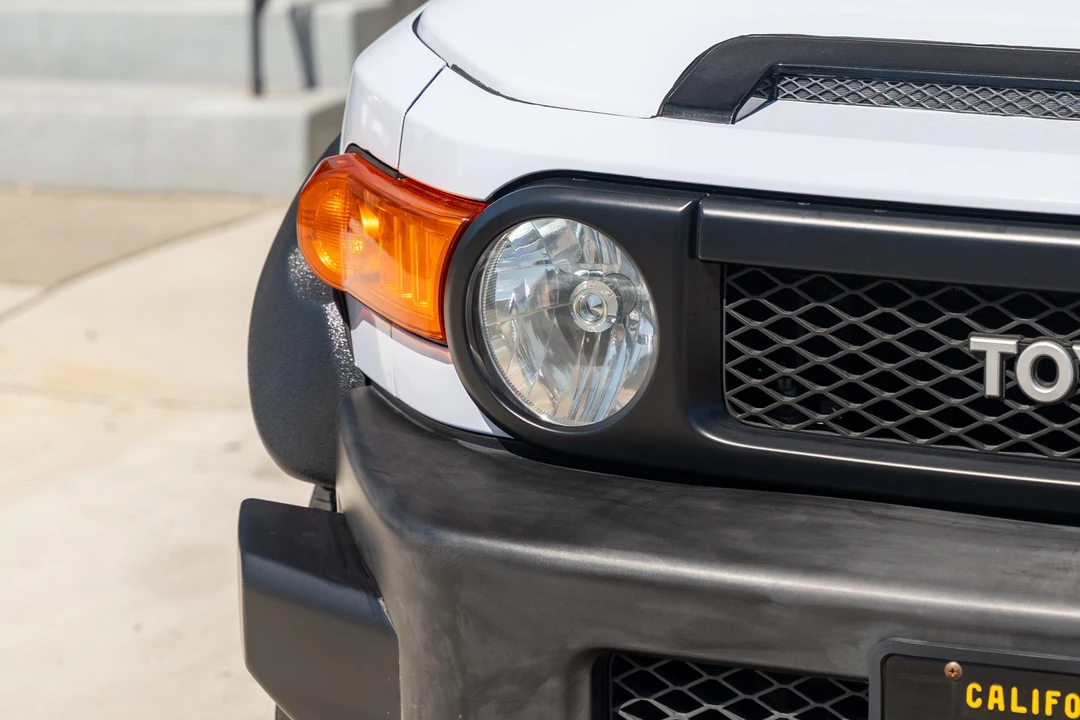 2010 Toyota FJ Cruiser - Image 16 of 31