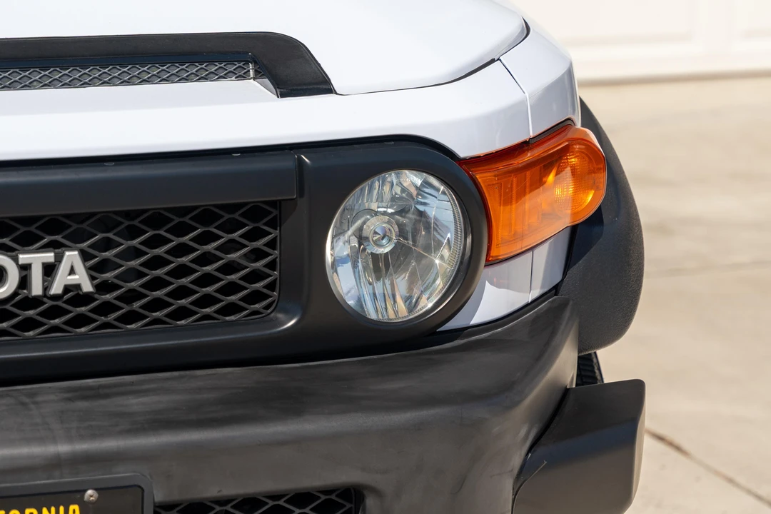 2010 Toyota FJ Cruiser - Image 18 of 31