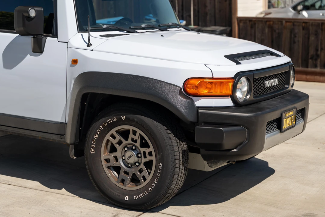 2010 Toyota FJ Cruiser - Image 14 of 31