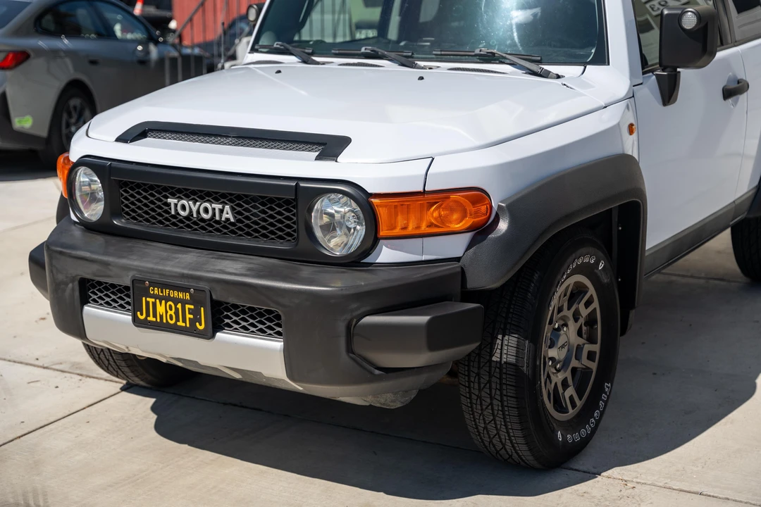 2010 Toyota FJ Cruiser - Image 11 of 31