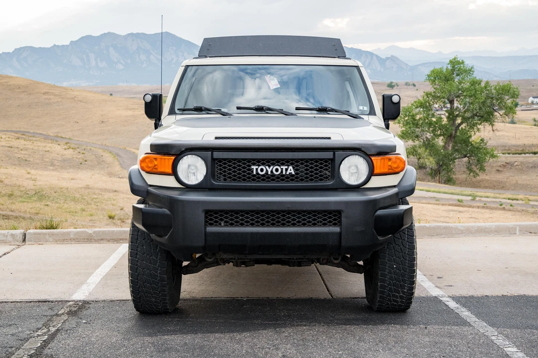 2010 Toyota FJ Cruiser - Image 2 of 31