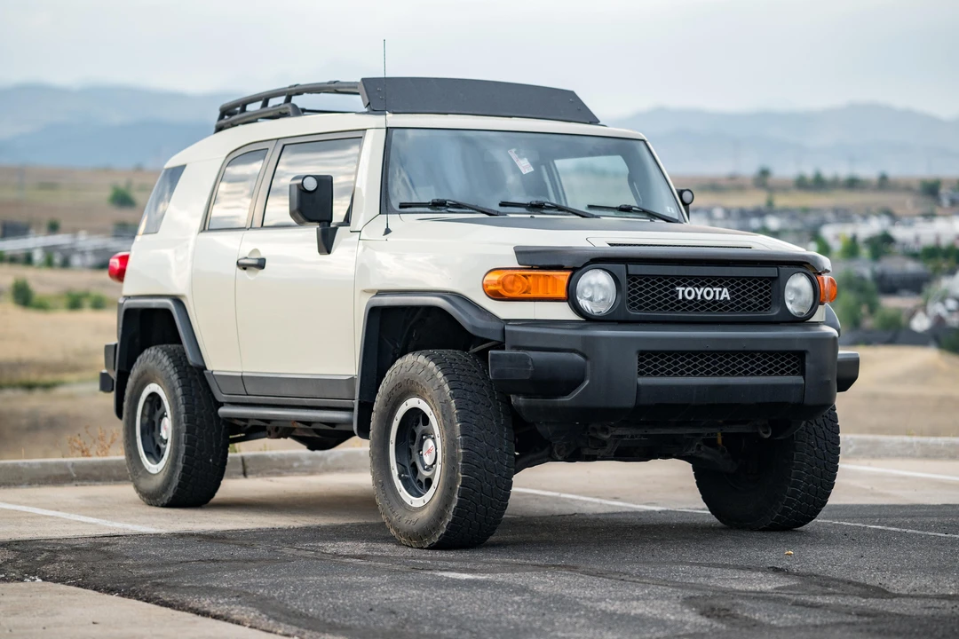 2010 Toyota FJ Cruiser - Image 13 of 31