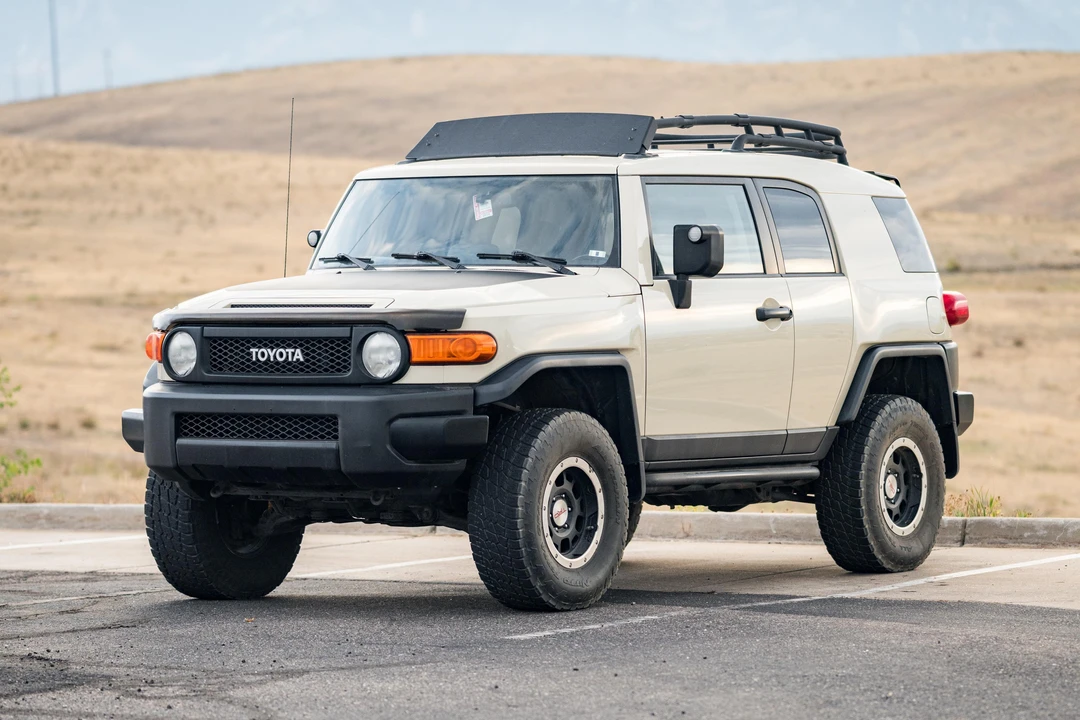 2010 Toyota FJ Cruiser - Image 8 of 31