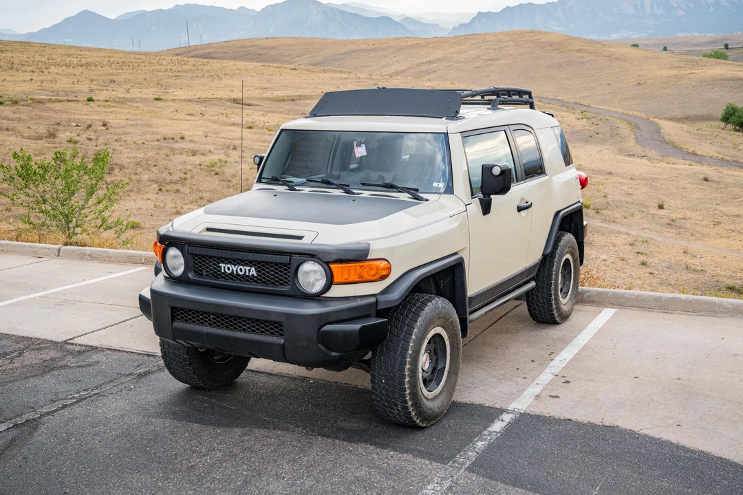 2010 Toyota FJ Cruiser - Image 7 of 31