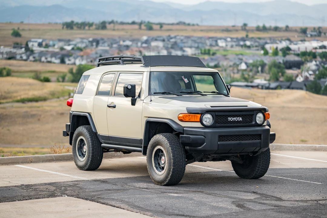 2010 Toyota FJ Cruiser - Image 3 of 31