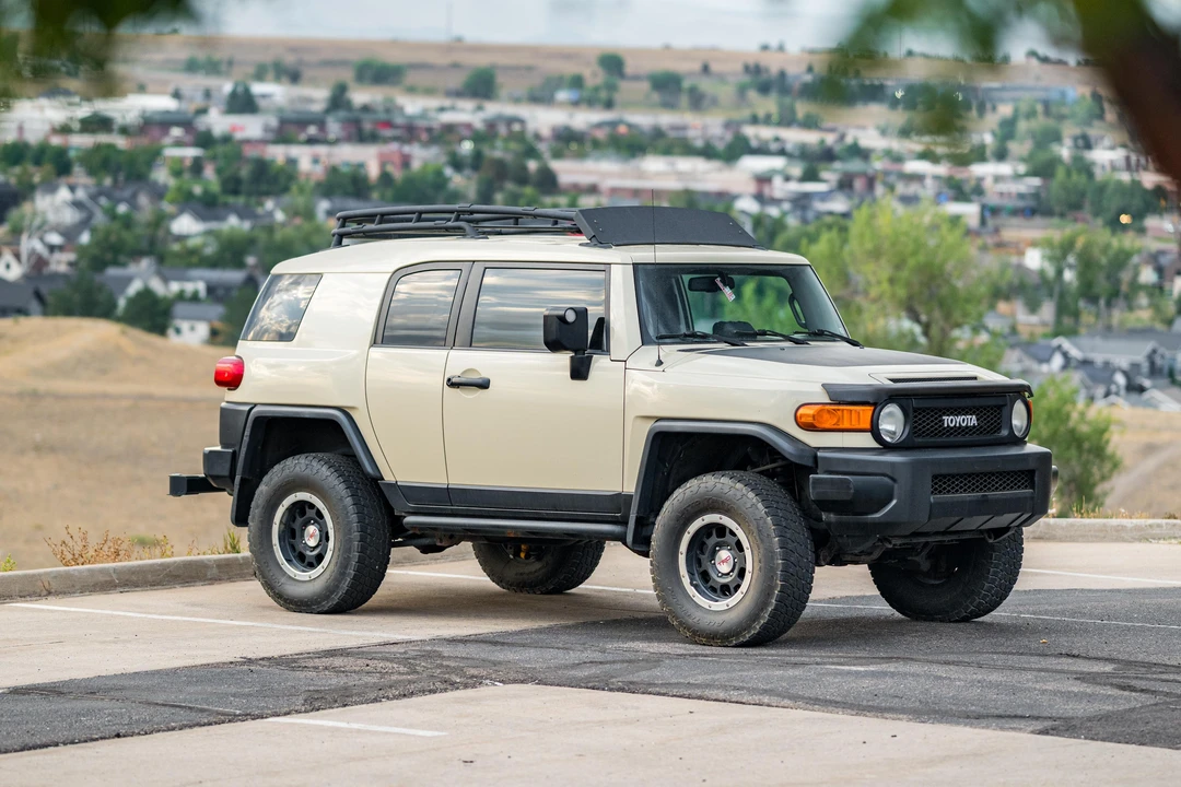 2010 Toyota FJ Cruiser - Image 12 of 31