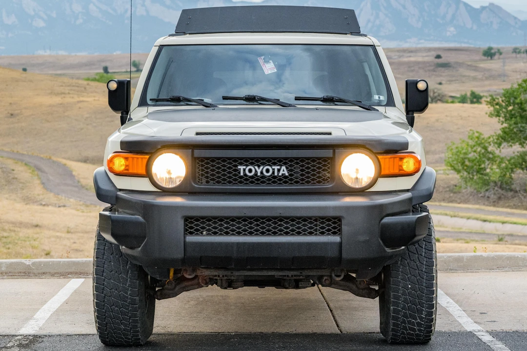 2010 Toyota FJ Cruiser - Image 6 of 31