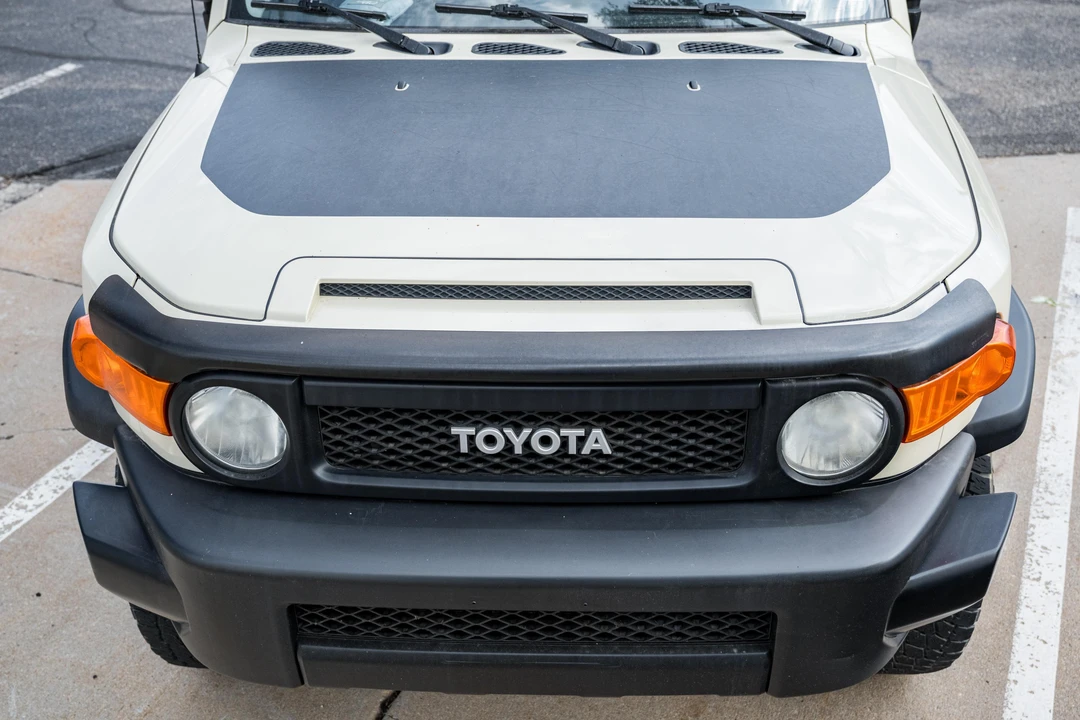 2010 Toyota FJ Cruiser - Image 19 of 31