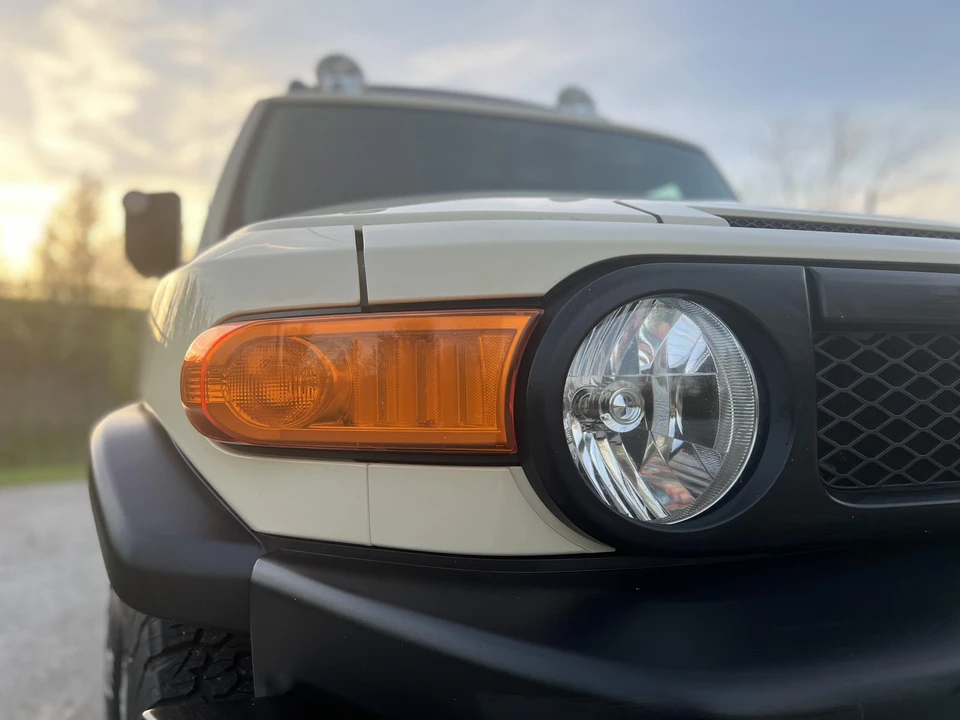 2010 Toyota FJ Cruiser - Image 10 of 31