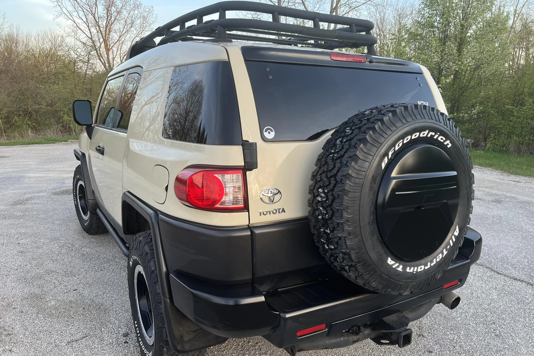 2010 Toyota FJ Cruiser - Image 4 of 31