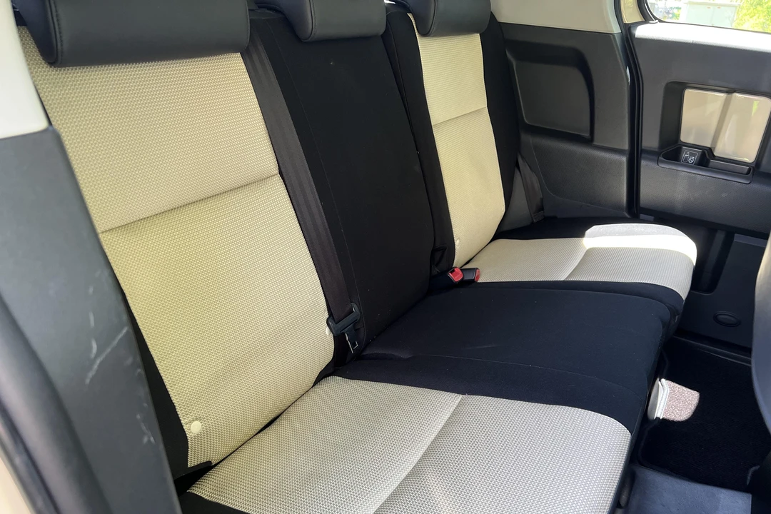 2010 Toyota FJ Cruiser - Image 31 of 31