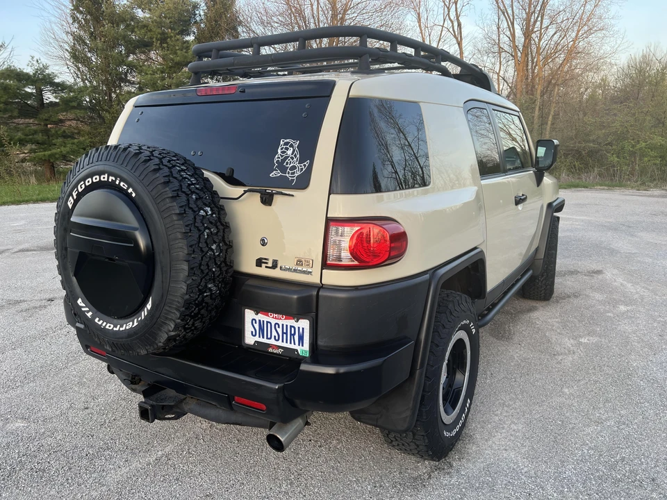 2010 Toyota FJ Cruiser - Image 8 of 31