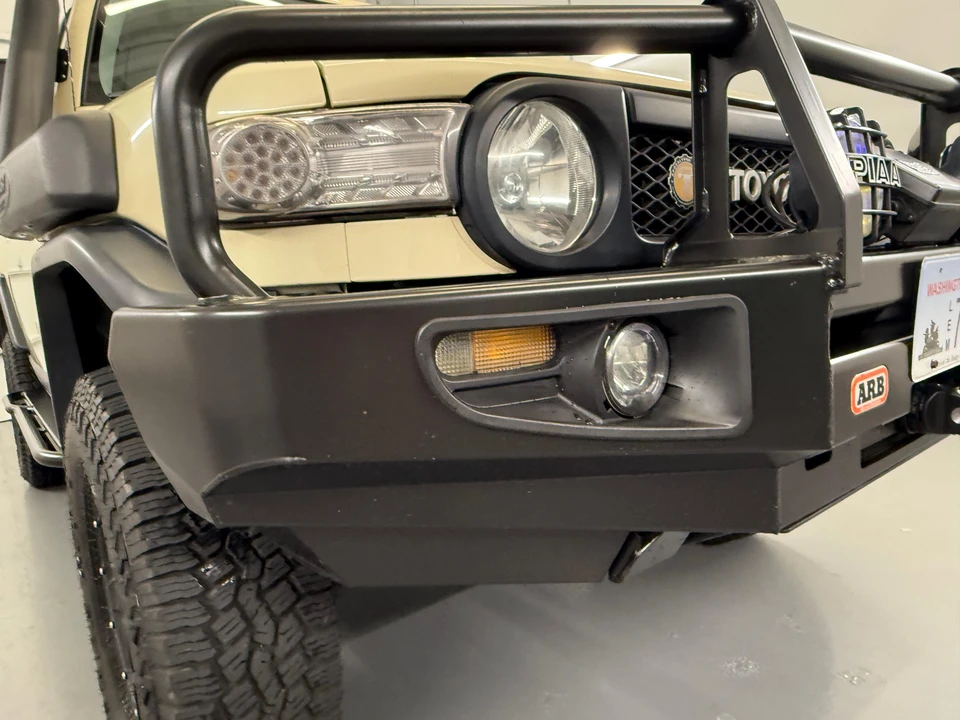 2010 Toyota FJ Cruiser - Image 19 of 31