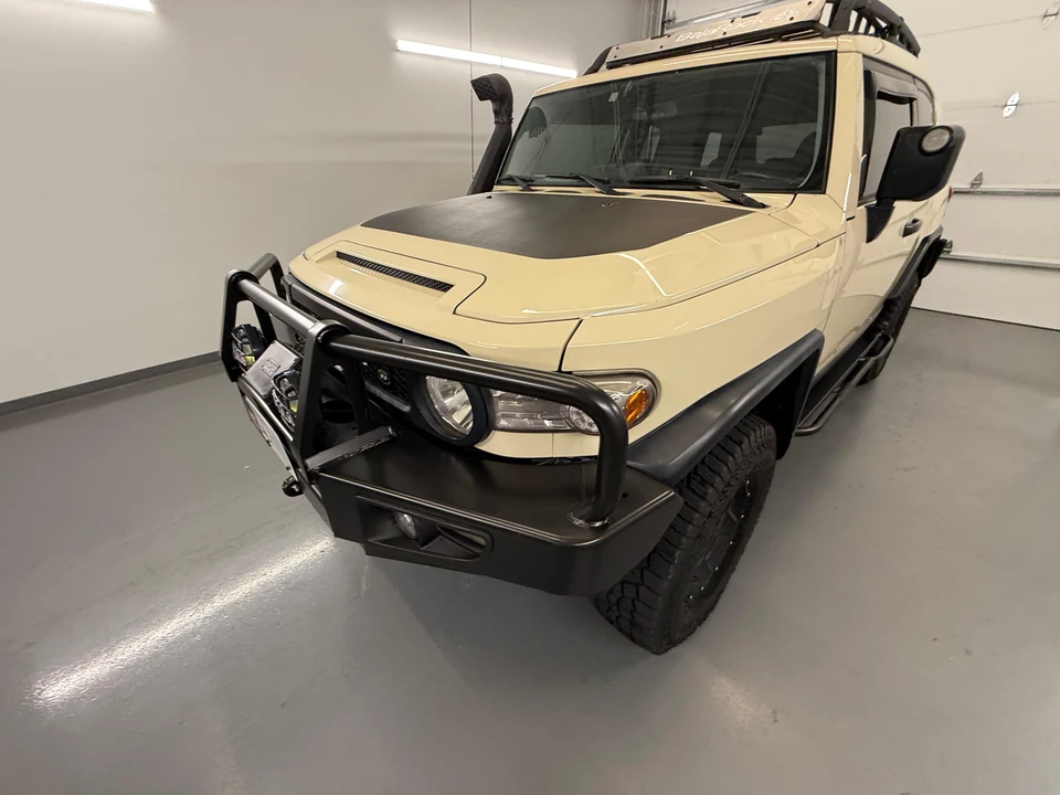 2010 Toyota FJ Cruiser - Image 6 of 31