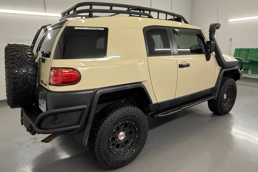 2010 Toyota FJ Cruiser - Image 4 of 31