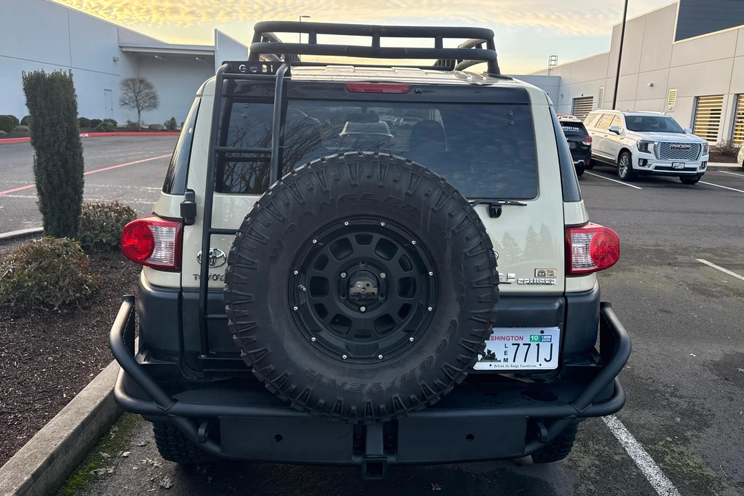 2010 Toyota FJ Cruiser - Image 5 of 31