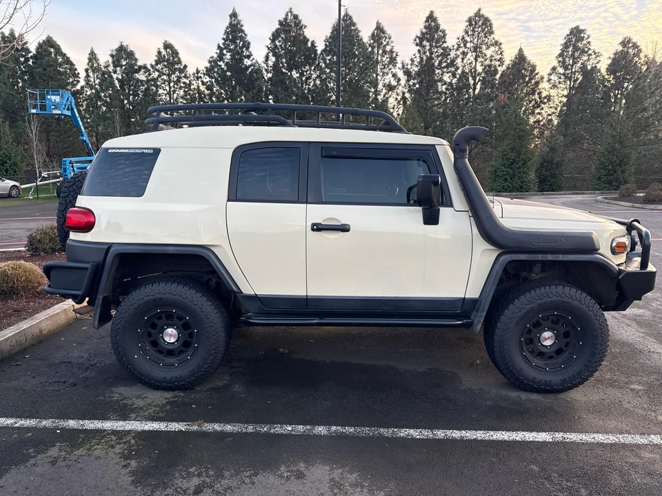 2010 Toyota FJ Cruiser - Image 17 of 31