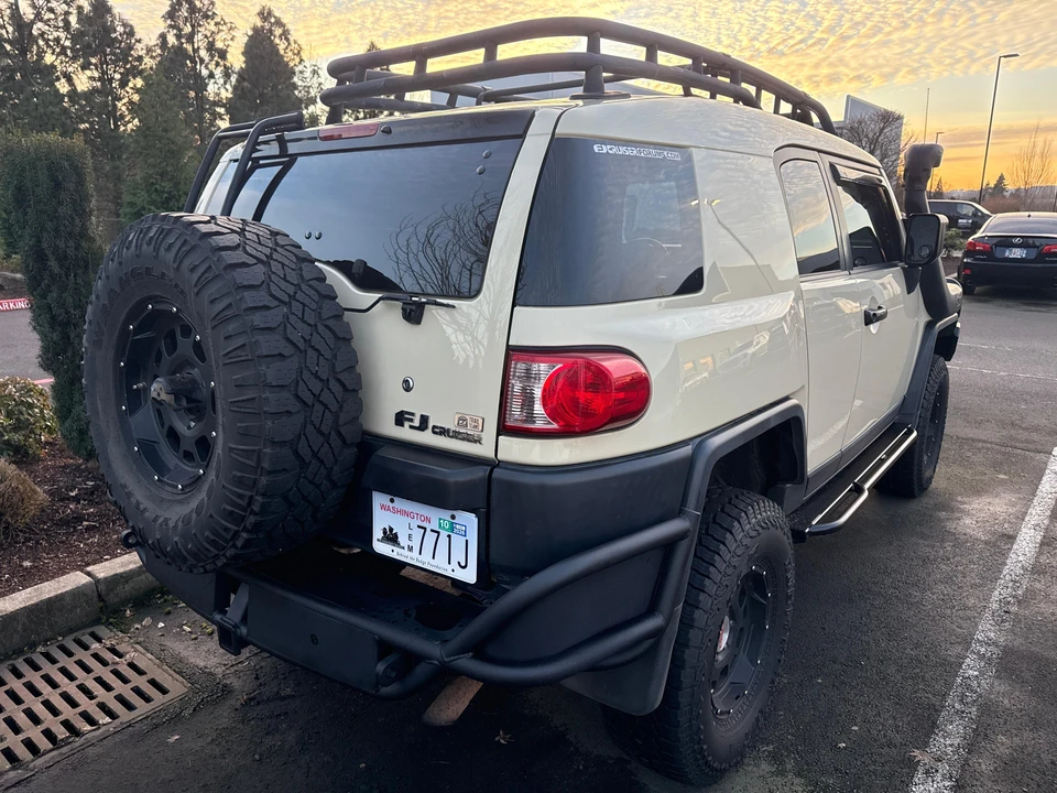 2010 Toyota FJ Cruiser - Image 15 of 31