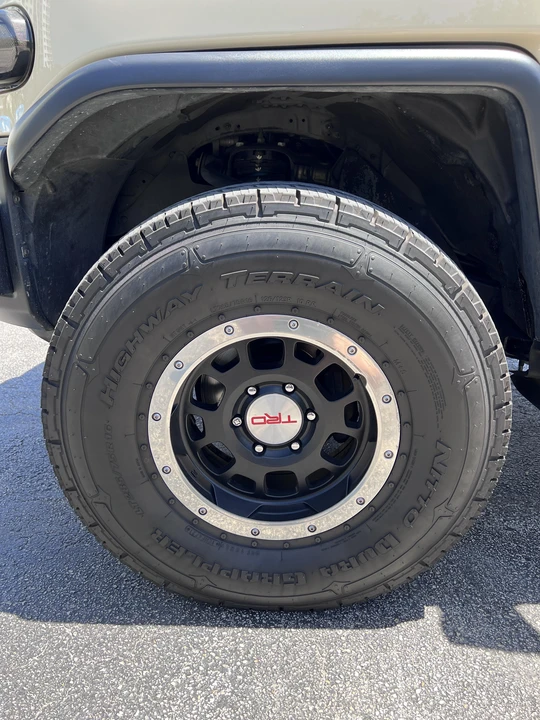 2010 Toyota FJ Cruiser - Image 26 of 31
