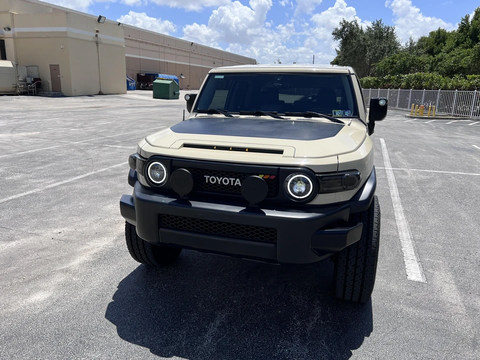 2010 Toyota FJ Cruiser - Image 10 of 31