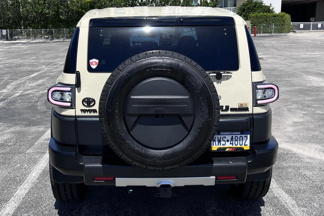 2010 Toyota FJ Cruiser - Image 5 of 31