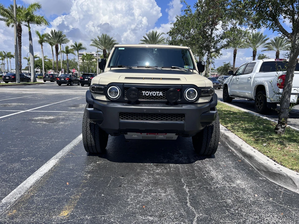 2010 Toyota FJ Cruiser - Image 6 of 31