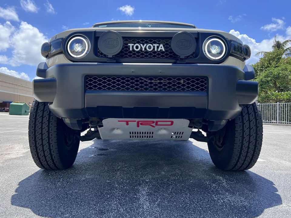2010 Toyota FJ Cruiser - Image 8 of 31