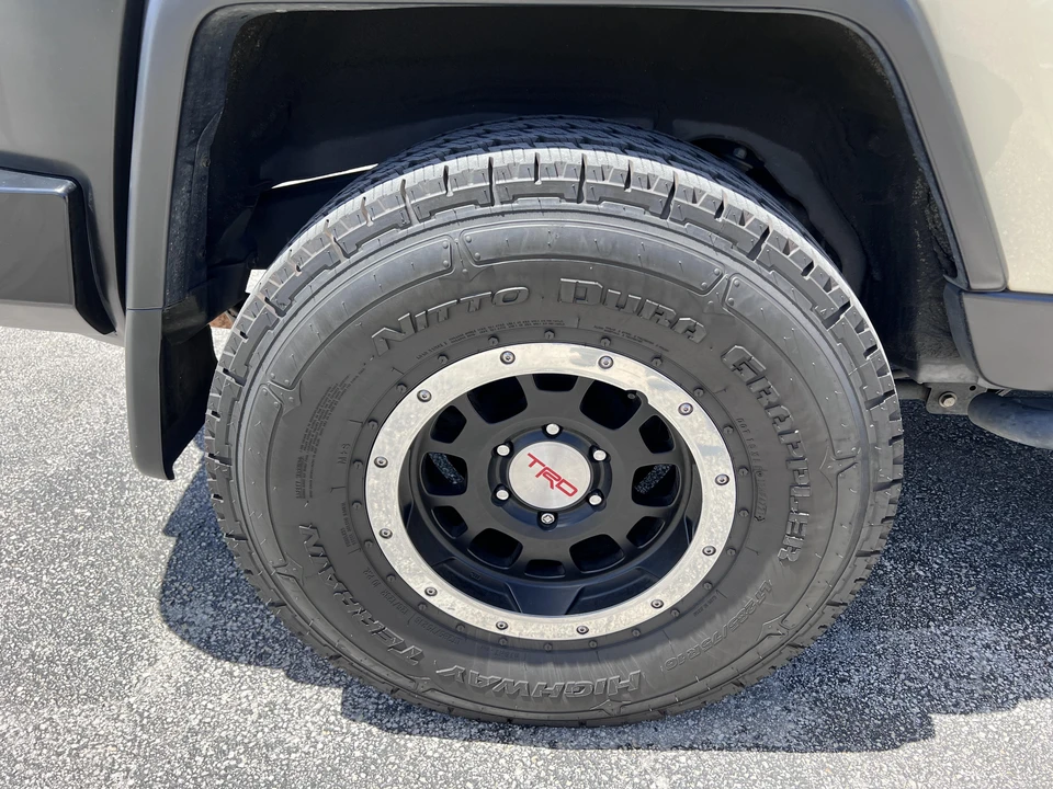 2010 Toyota FJ Cruiser - Image 28 of 31