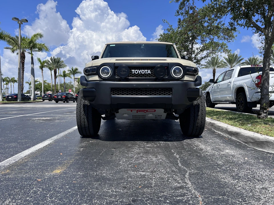 2010 Toyota FJ Cruiser - Image 7 of 31