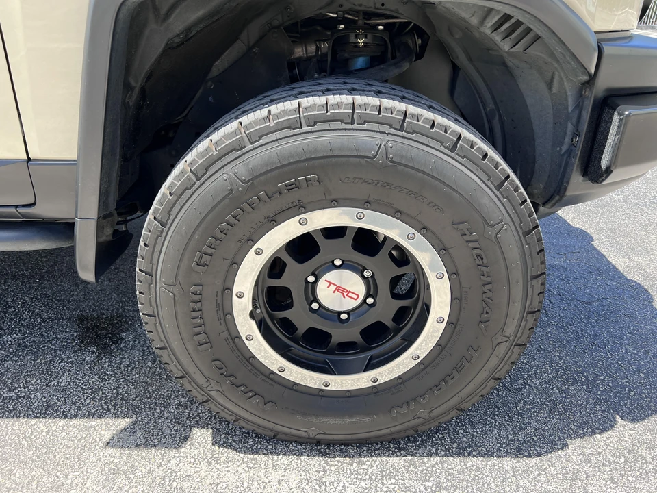 2010 Toyota FJ Cruiser - Image 29 of 31