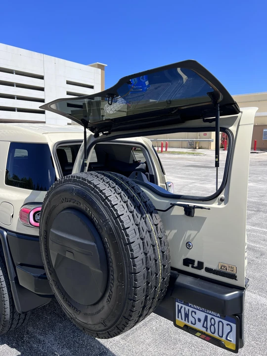 2010 Toyota FJ Cruiser - Image 24 of 31