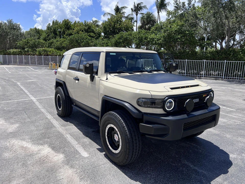 2010 Toyota FJ Cruiser - Image 17 of 31