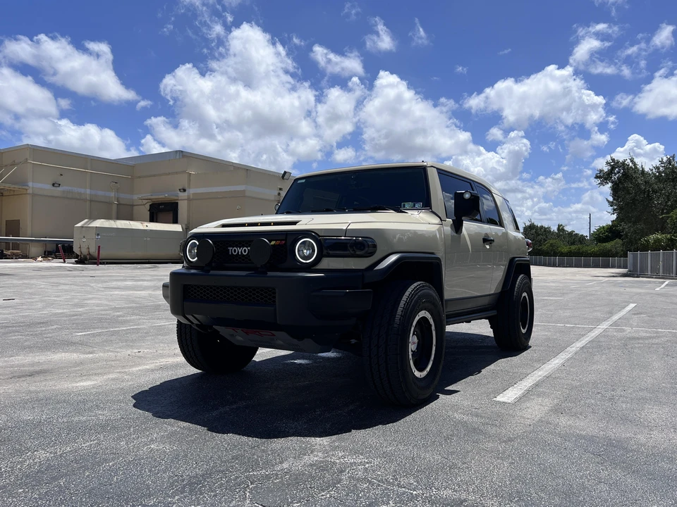 2010 Toyota FJ Cruiser - Image 12 of 31