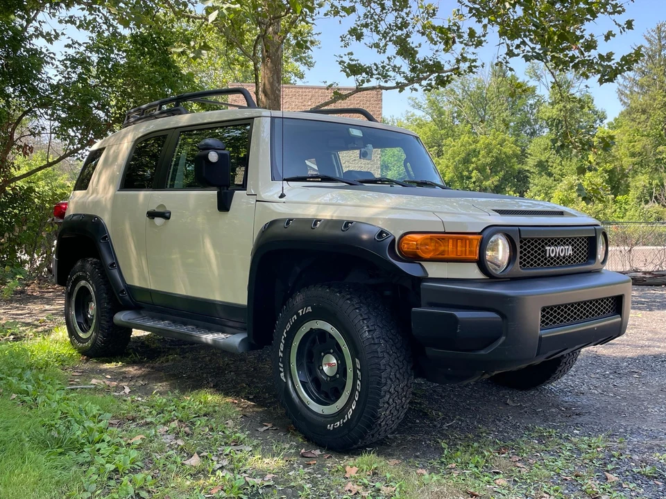 2010 Toyota FJ Cruiser - Image 12 of 31