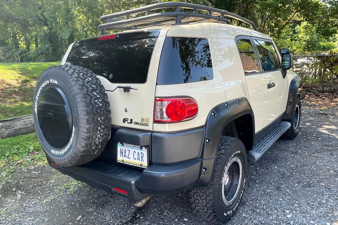 2010 Toyota FJ Cruiser - Image 5 of 31