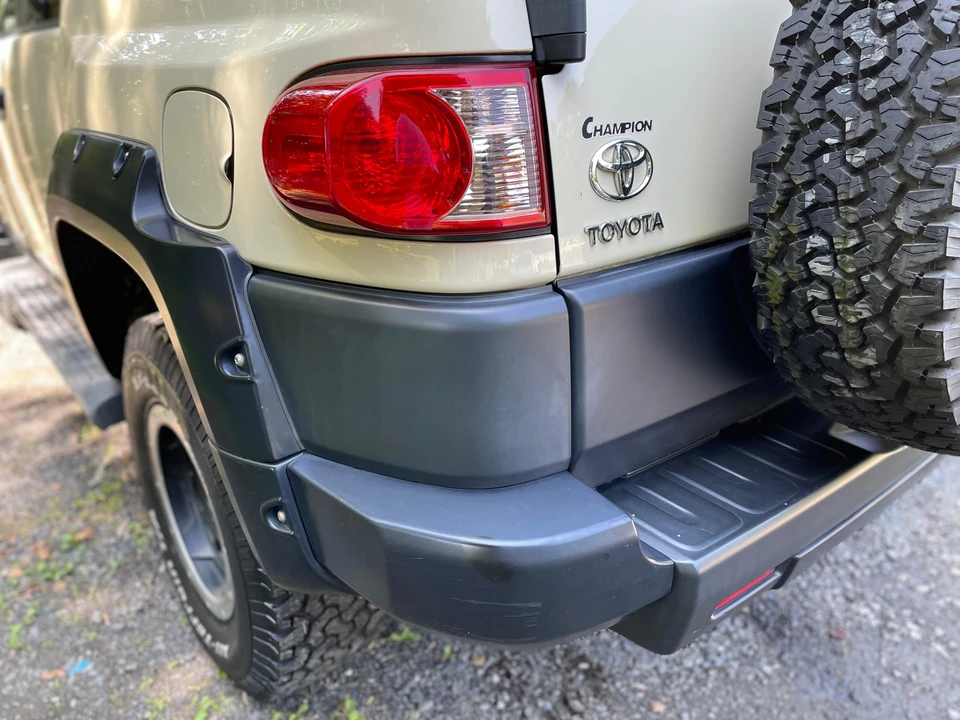 2010 Toyota FJ Cruiser - Image 26 of 31