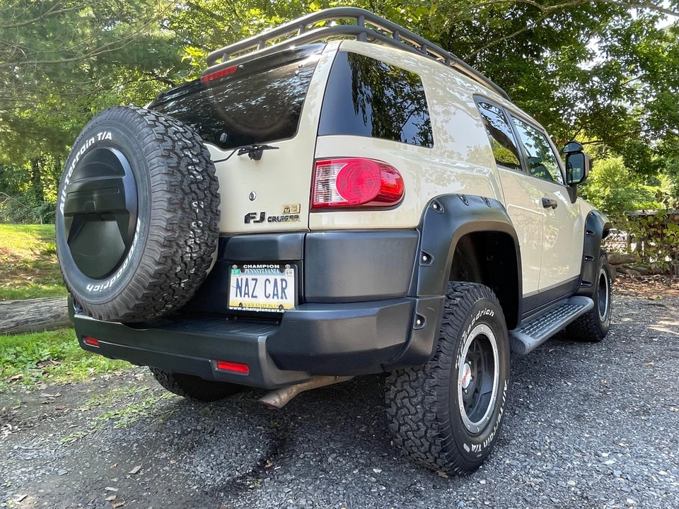 2010 Toyota FJ Cruiser - Image 9 of 31