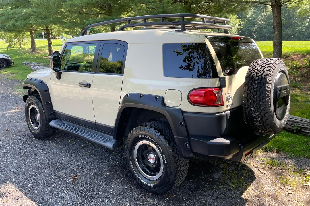 2010 Toyota FJ Cruiser - Image 4 of 31
