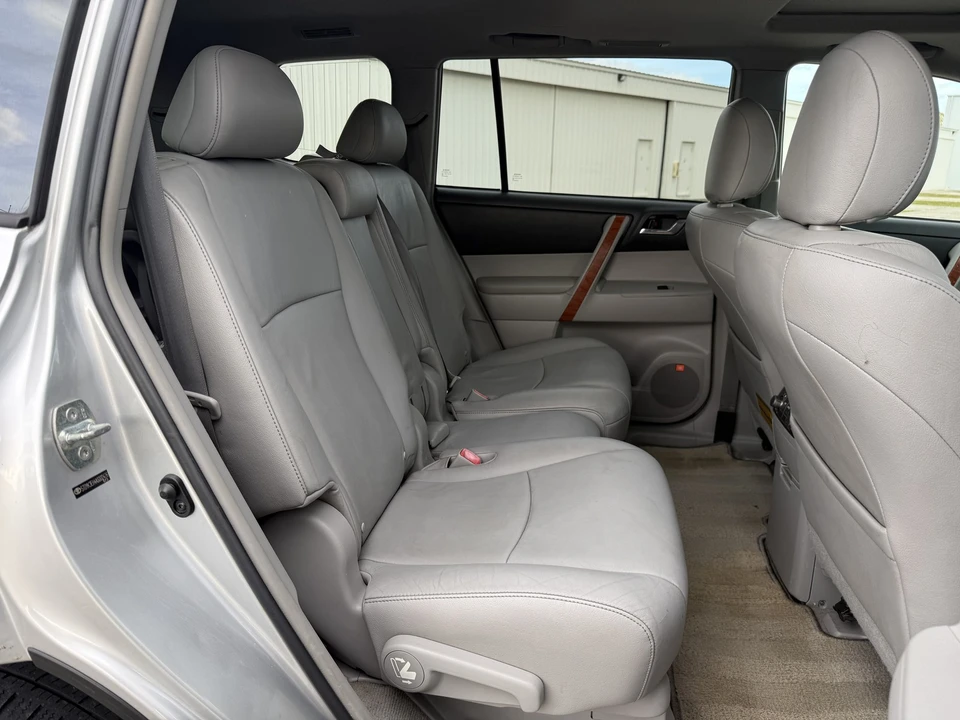 2010 Toyota Highlander - Image 13 of 21
