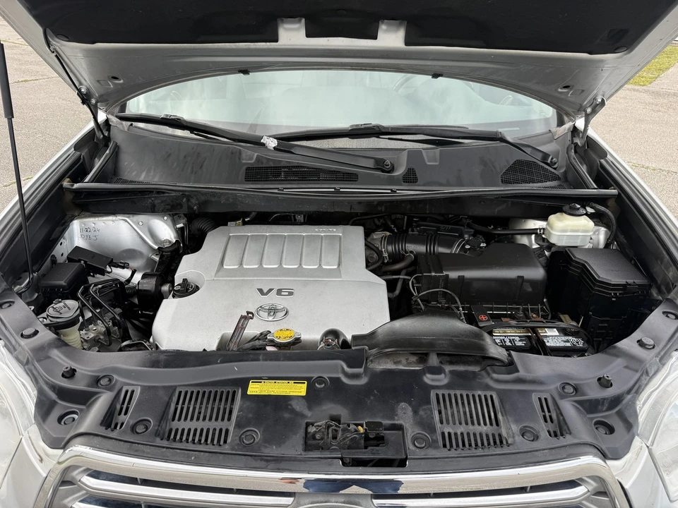 2010 Toyota Highlander - Image 16 of 21
