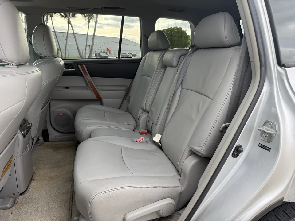 2010 Toyota Highlander - Image 12 of 21