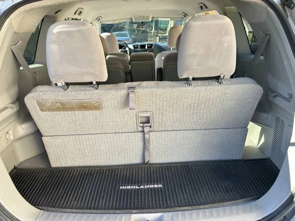 2010 Toyota Highlander - Image 19 of 21