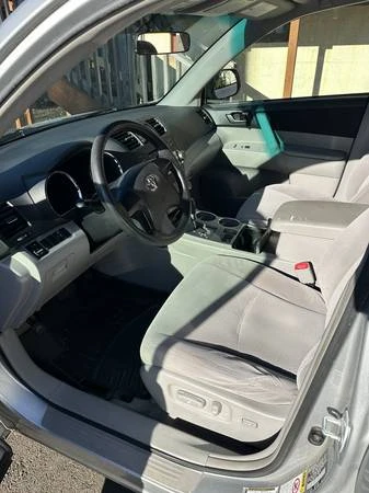 2010 Toyota Highlander - Image 7 of 21