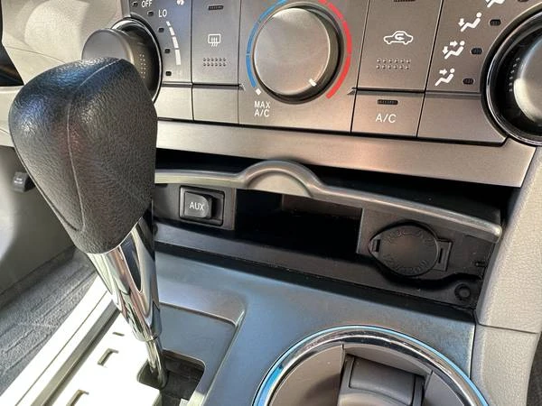 2010 Toyota Highlander - Image 10 of 21