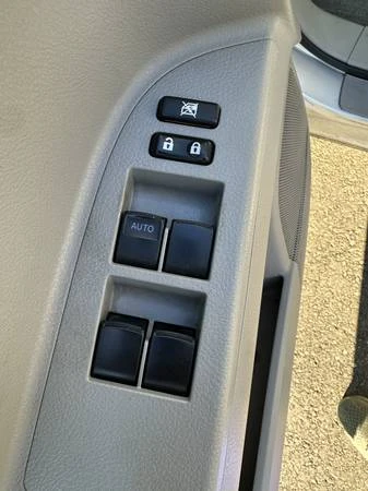 2010 Toyota Highlander - Image 12 of 21