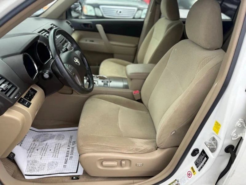 2010 Toyota Highlander - Image 10 of 12