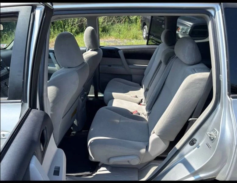 2010 Toyota Highlander - Image 10 of 11