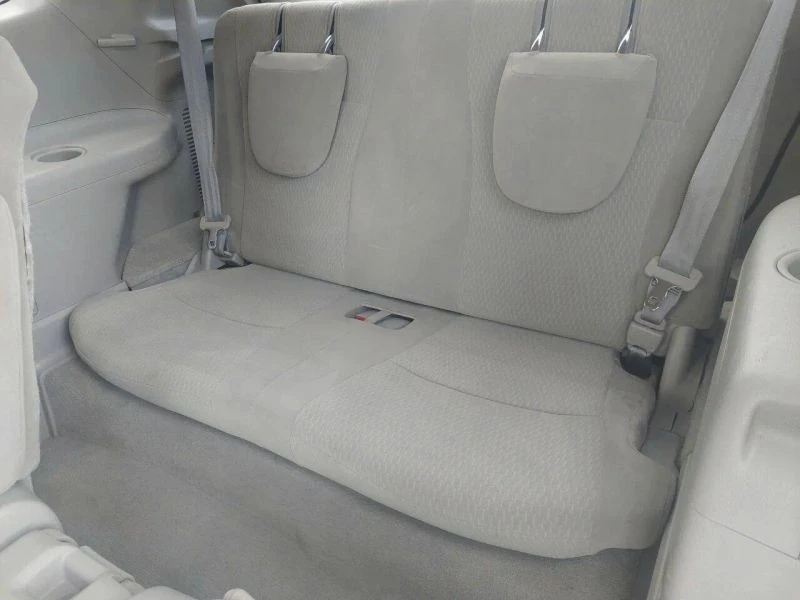 2010 Toyota Highlander - Image 8 of 12