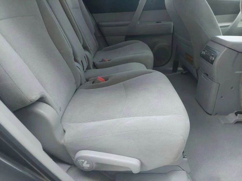 2010 Toyota Highlander - Image 6 of 12